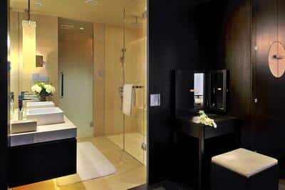 Club Grand Deluxe Room Bathroom