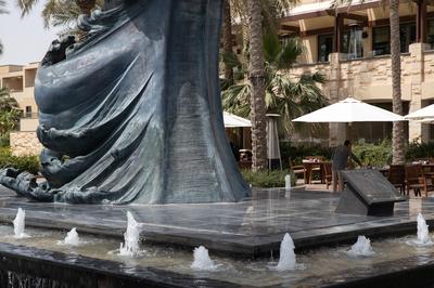Communal areas - Jumeirah Messilah Beach Hotel & Spa - Freedom Statue