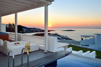Delos Premium Junior Suite, with Jacuzzi/Pool