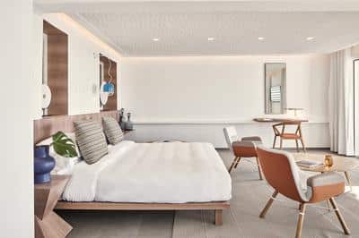 Delos Premium Junior Suite, with Jacuzzi/Pool