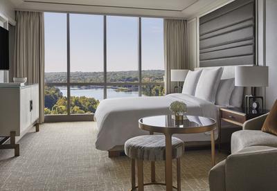 Lake-View Suite
