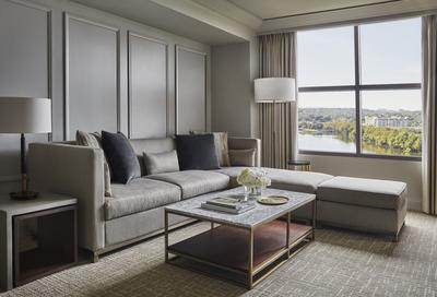 Lake-View Suite