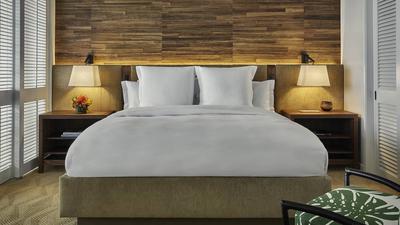 Deluxe Room with Outdoor Spa Tub