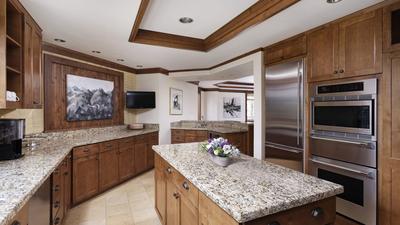 3-Bedroom Plus Den Resort Residence - Mountain View