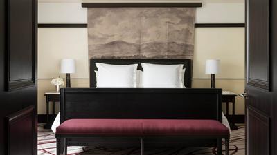 Four Seasons Executive Suite - Courtyard View