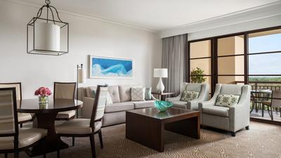 Lake View Deluxe Suite