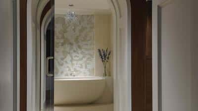 Lake View Deluxe Suite