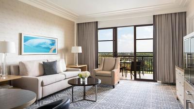 Golden Oak View Suite