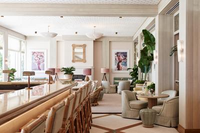 Florie’s Bar