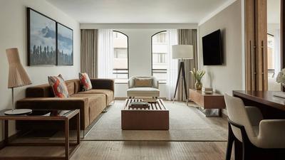 Four Seasons Executive Suite