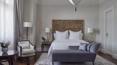 Sir Gresham Presidential Suite