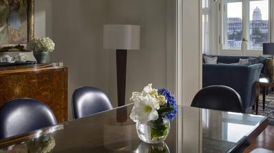 Sir Gresham Presidential Suite