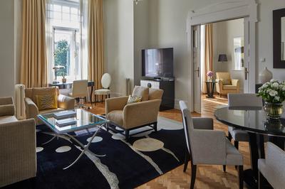 Chain Bridge Suite