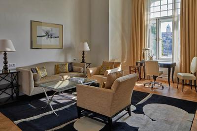 Chain Bridge Suite