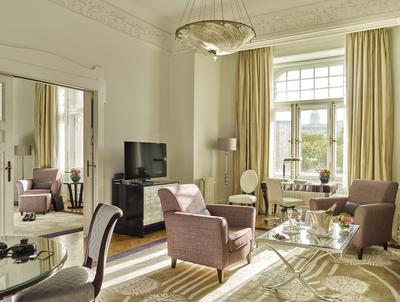 Chain Bridge Suite