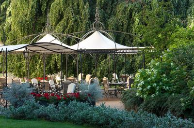 Al Fresco & Pool Tree Bar