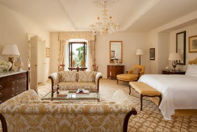 Deluxe Executive Suite