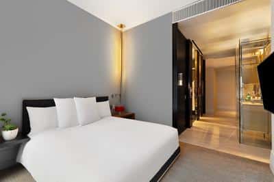 1 King Bed