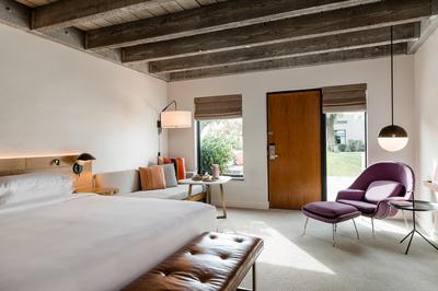 Saarinen Studio Suite Cabana