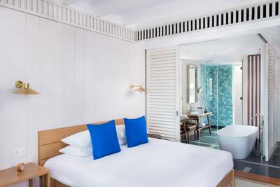 1 King Bed