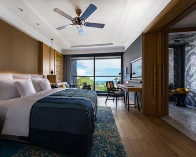 1 King Bed Standard Pool View Sea View