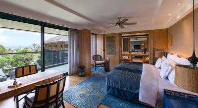 1 King Bed Suite Pool View