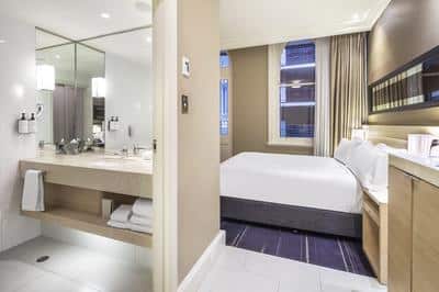 1 Queen Bed Classic