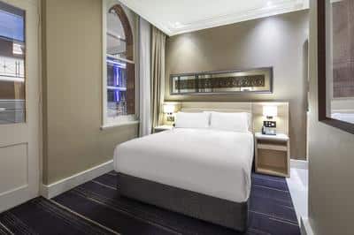 1 Queen Bed Classic
