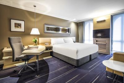1 King Bed Classic Atrium View