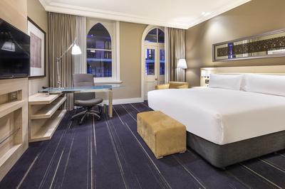 1 King Bed Premium