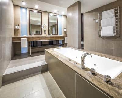 1 King 1 Bedroom Signature Suite