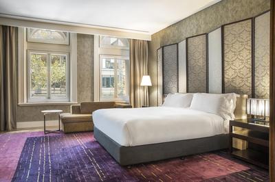 1 King Bed 1 Bedroom Iconic Suite