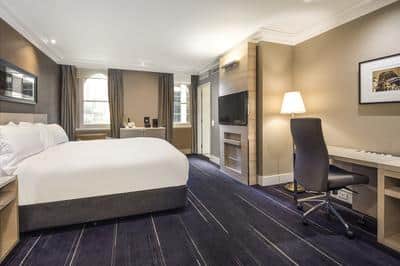 1 King Bed Classic Accessible