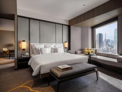1 King Bed Hana Suite Club