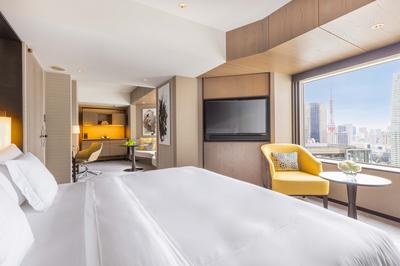 1 King Bed Tsuki Suite Club