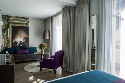 1 Queen Bed Standard Sofa Bed