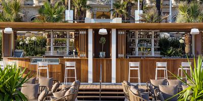 Bar & Lounge