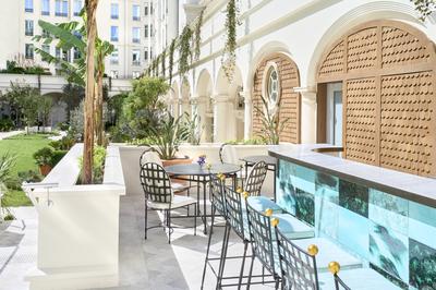 Pool bar