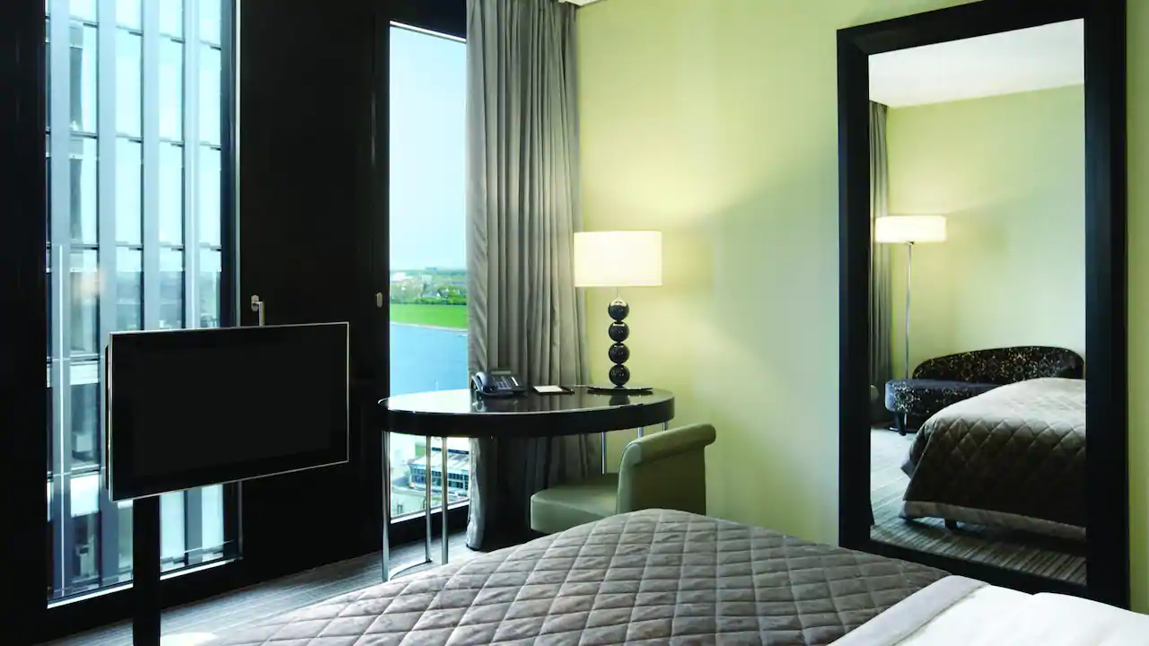 One King Bed with Club Access