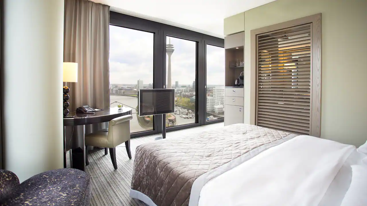 One King Bed with View Deluxe