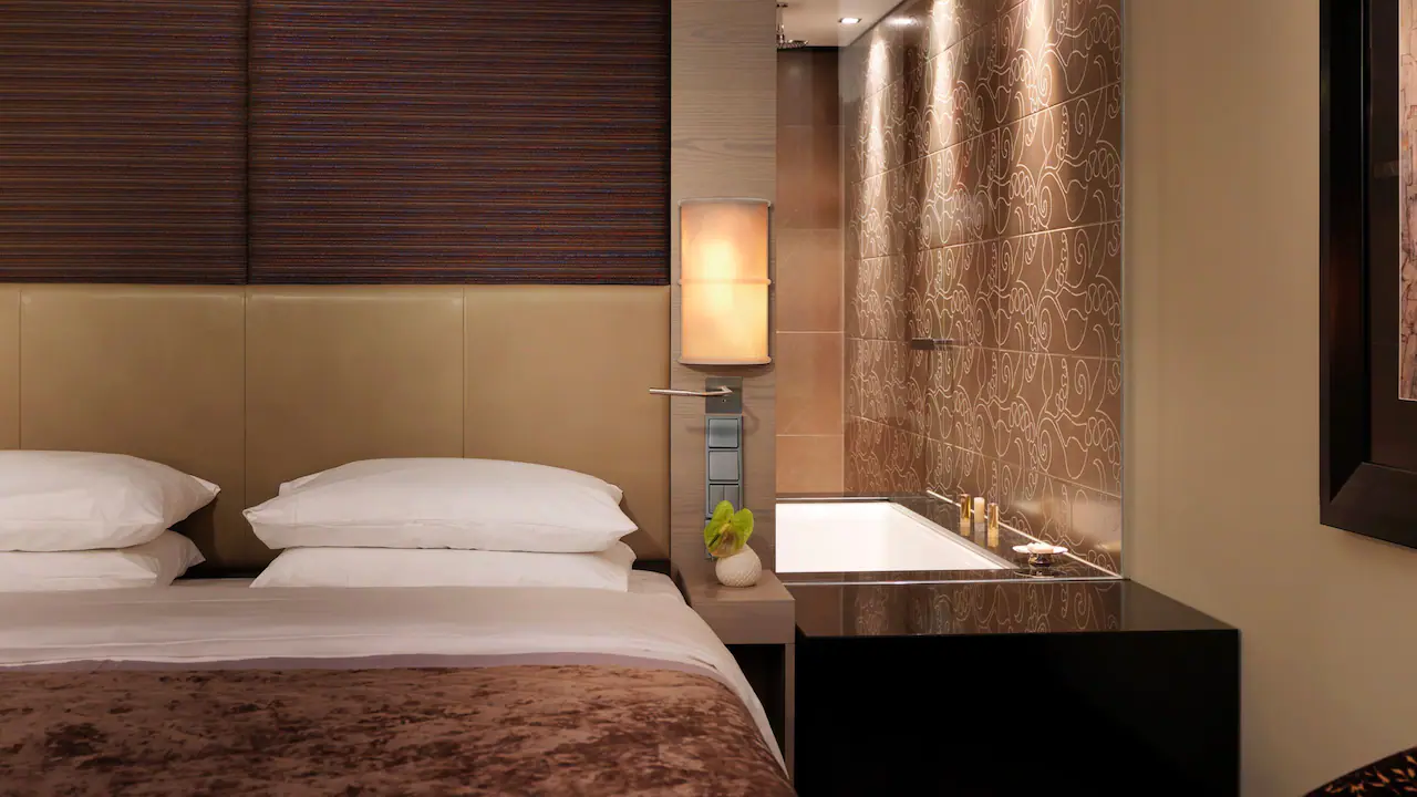One King Bed with Club Access