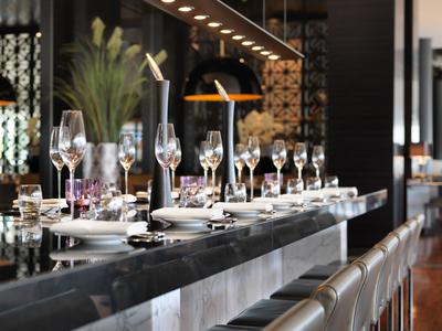 Eating & Drinking - DUSSE_P311_DOX_restaurant_