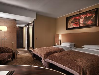 2 Twin Beds with View