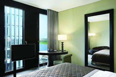 1 King Bed