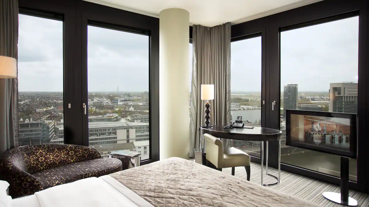One King Bed with View Deluxe
