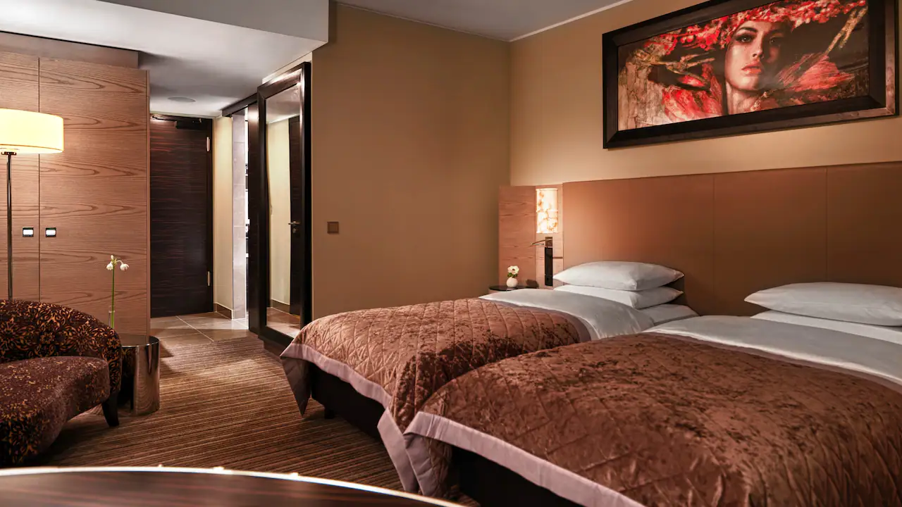 Two Twin Beds with Club Access