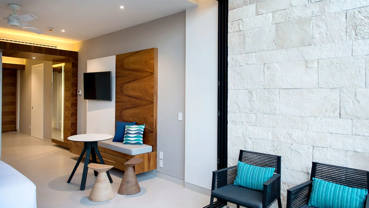 Swim Up King Bedroom & Club Access