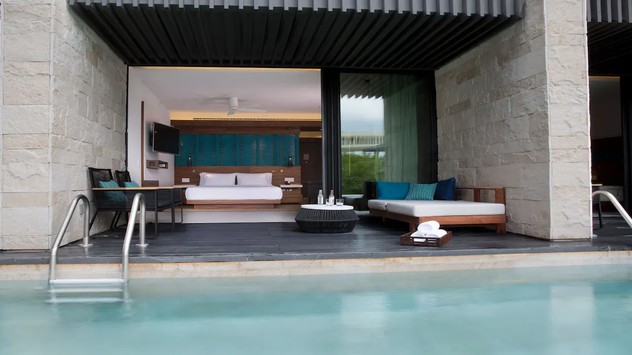 Swim Up King Bedroom & Club Access