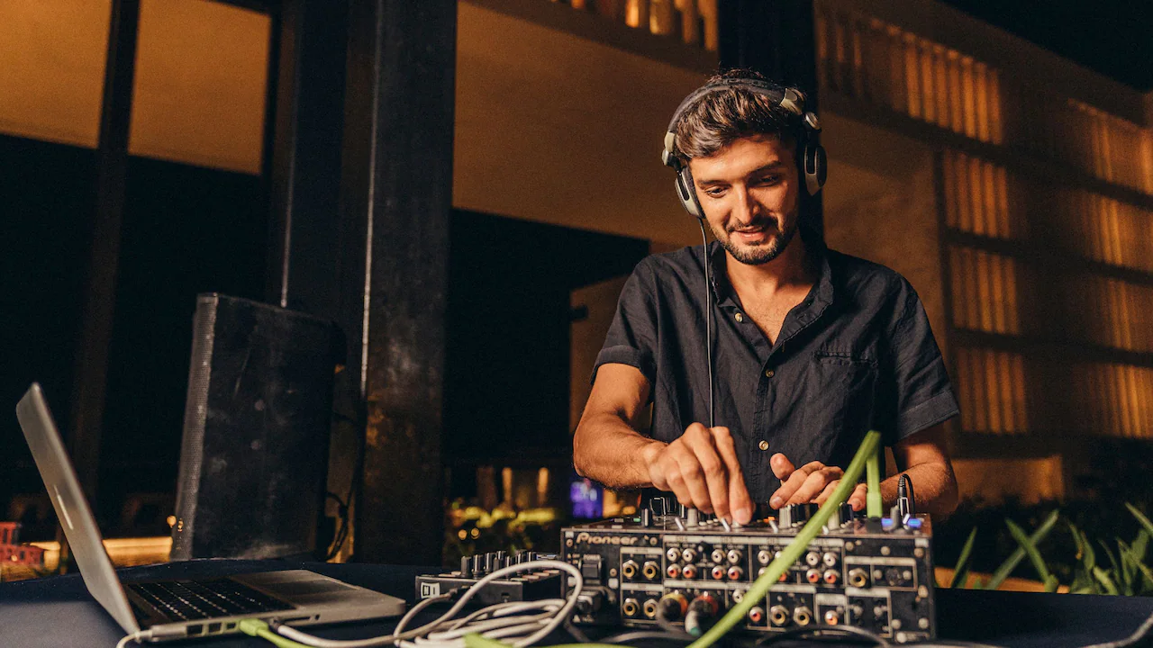 DJ nights with Santiago Barros