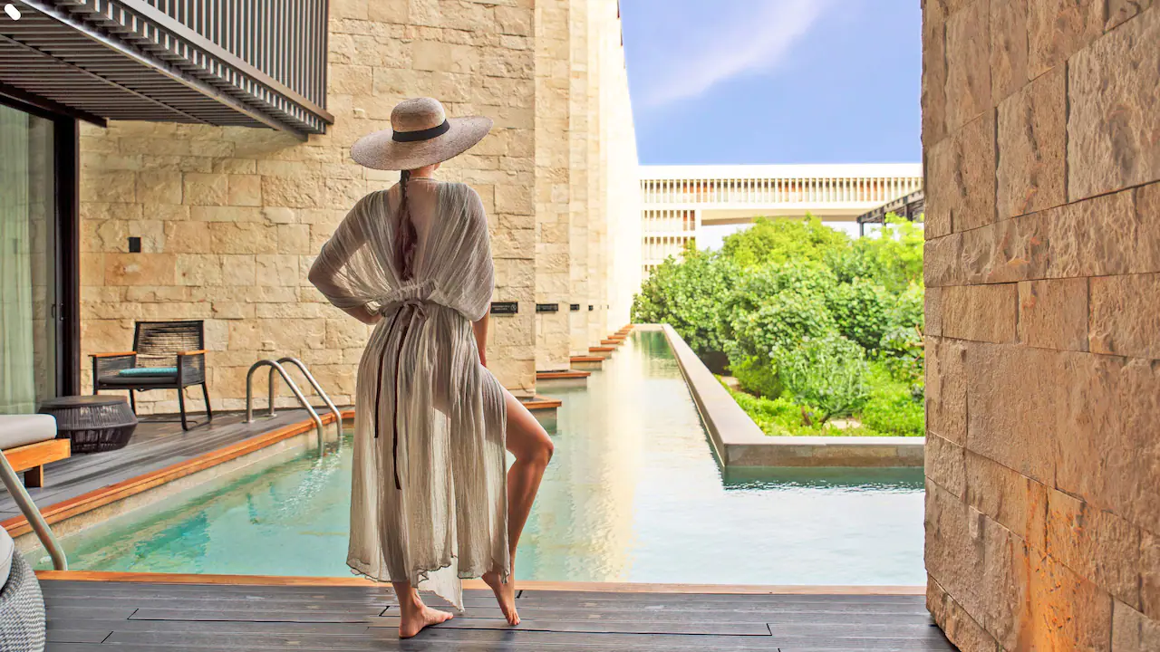 Swim Up with Two Queen Beds & Club Access